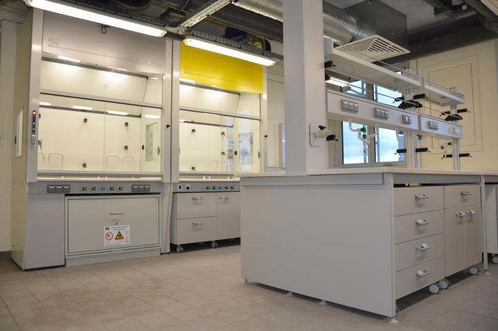 Mise en place de mobilier de laboratoire Mercurol-Veaunes