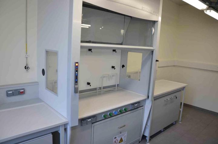 Mise en place de mobilier de laboratoire Mercurol-Veaunes